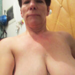 Mollige Großmutter will attraktiven Mann vernaschen