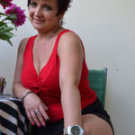 Rentnerin mags wenn du mit ihren Busen spielst